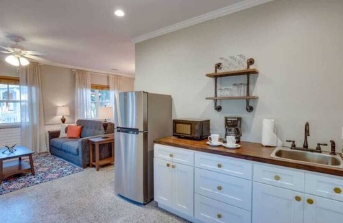 Thunderbolt Casa | Studio w/ Gazebo & Pool-Swanky Savannah Style