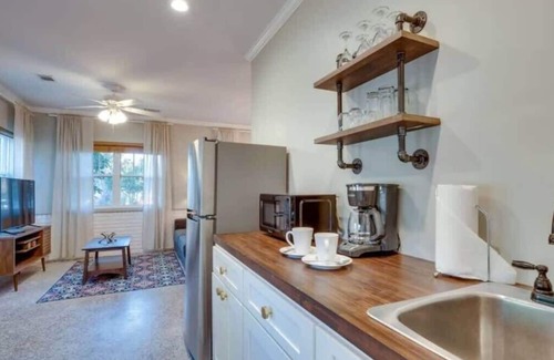 Thunderbolt Casa | Studio w/ Gazebo & Pool-Swanky Savannah Style