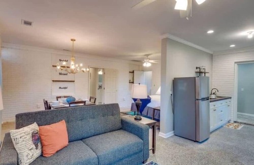 Thunderbolt Casa | Studio w/ Gazebo & Pool-Swanky Savannah Style
