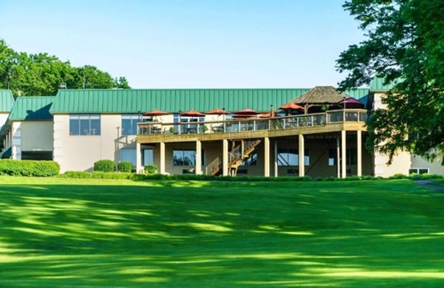 Cheat Lake Apartamento | Studio w Indoor Pool & Spa Sauna at Lakeview Golf Resort