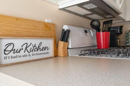 Michigan City Apartamento | Studio w King Bed Walking distance to Beach & Shops