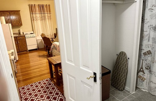 Rivermont Casa | Studio w/kitchen, Private, Sanitized & Discounts Sleeps 2