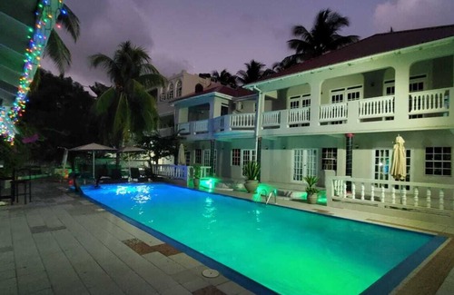 Charlotte Apartamento | Studio w Pool Near IGY Marina, Beach & Amenities