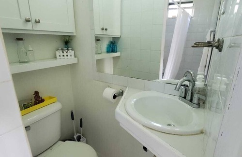 Charlotte Apartamento | Studio w Pool Near IGY Marina, Beach & Amenities