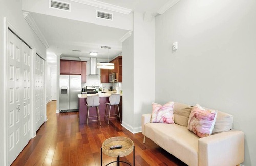 North Philadelphia East Apartamento | Studio w/ Pool & Scenic Rooftop