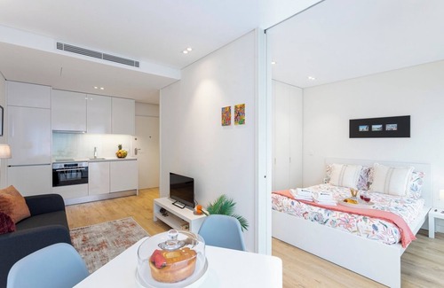 Campanha Apartamento | HostWise – Studio w/ Terrace, Pool and Gym by Dragão