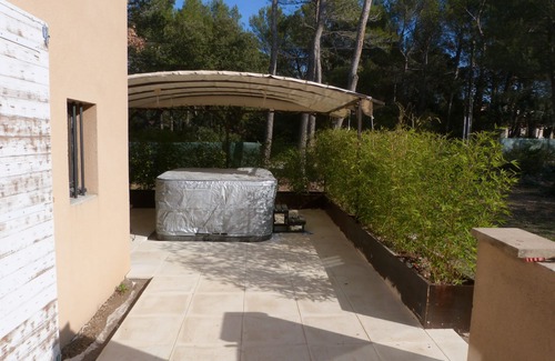 Pernes-les-Fontaines Apartamento | ESTUDIO CON JACUZZI con la sombra de OAKS