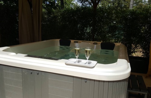 Pernes-les-Fontaines Apartamento | ESTUDIO CON JACUZZI con la sombra de OAKS