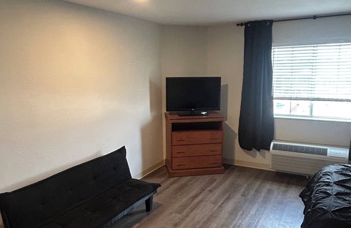 Willowbrook Apartamento | Studio with AC, fitness room, WiFi in Houston