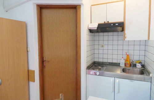 Klenovica Apartamento | Apartamento vacacional con balcón y vista al mar a 150 m de la playa