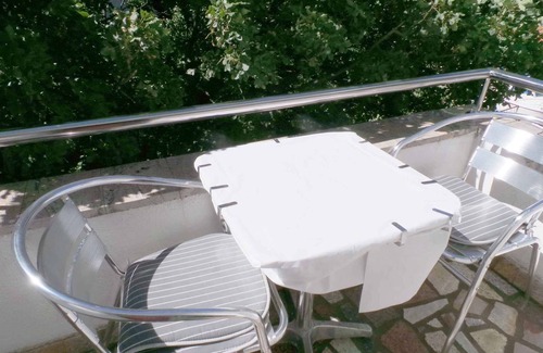 Klenovica Apartamento | Apartamento vacacional con balcón y vista al mar a 150 m de la playa