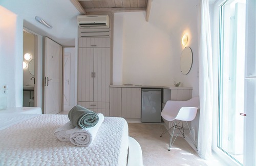 Paradise Hotel | Studio with Clear Sea View, Shared Infinity Pool, Gym, Bar, 4' from the beach