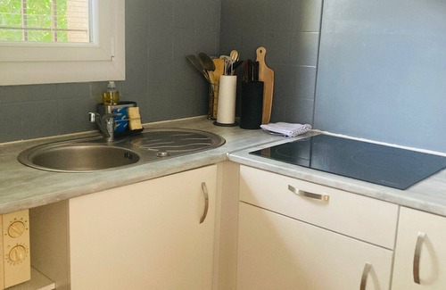 Greoux-les-Bains Apartamento | Studio with garden and tranquility