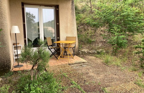 Greoux-les-Bains Apartamento | Studio with garden and tranquility