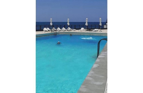 Tabarja Apartamento | Studio with great seaview, beach with pool access & Twin bed studio
