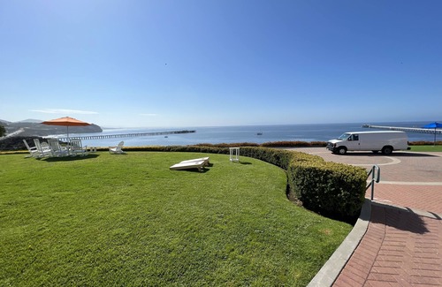 Avila Beach Complejo | Studio with King bed and full bath w/ balcony