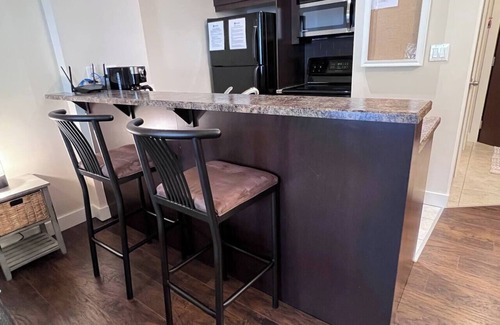 East Kootenay Condominio | Pool, Hot Tub, Steam Room. Studio with Kitchen