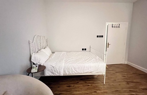 Al Aqiq Apartamento | Studio with Master Bed & Self Entry