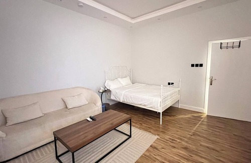 Al Aqiq Apartamento | Studio with Master Bed & Self Entry