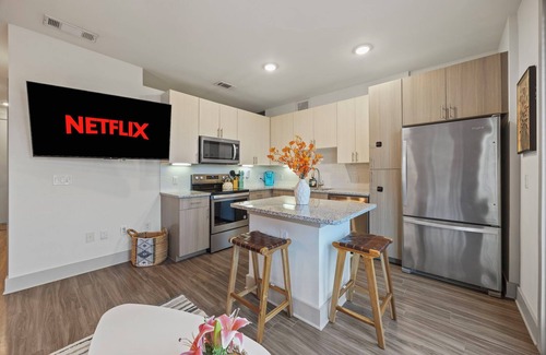 Fort Worth Apartamento | Studio with Patio, Pool, Gym, Parking, Queen Bed & More