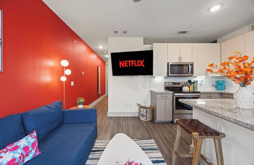 Fort Worth Apartamento | Studio with Patio, Pool, Gym, Parking, Queen Bed & More