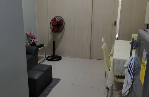 Santo Cristo Apartamento | 1 BDR STUDIO W / ACCESO PRIVADO A LOS SM MALLS