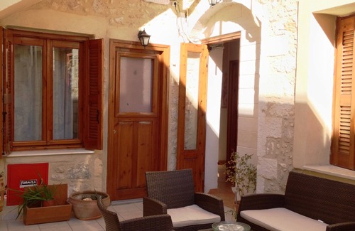 Old Town Rethymnon Apartamento | Estudio con patio compartido por Barbara Studios, cerca del puerto veneciano