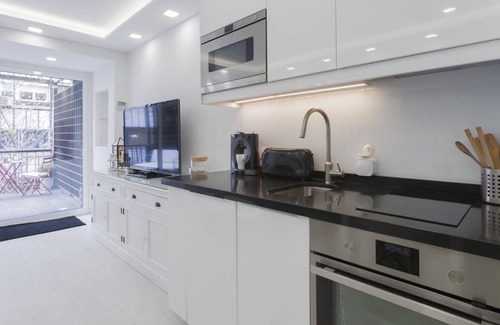 Lista Apartamento | Estudio con terraza y piscina en Barrio de Salamanca. Totalmente equipado, con A/C e internet