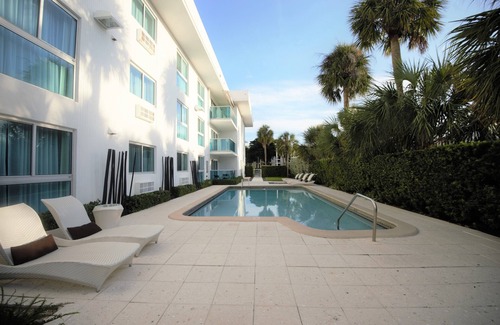 Bal Harbour Apartamento | Studio with Two Queen Beds and Kitchenette, Steps away from Bal Harbour Beach