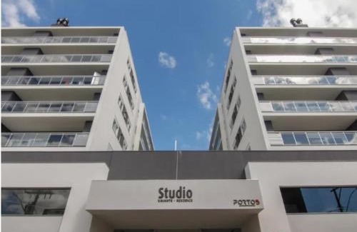 Centro Apartamento | Studio Xavante - novo, confortável, com garagem coberta e portaria 24h