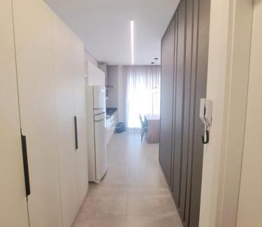 Centro Apartamento | Studio Xavante - novo, confortável, com garagem coberta e portaria 24h