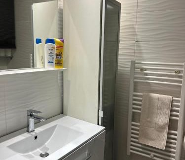 Saint-Zacharie Apartamento | Studio zen et moderne à St-Zacharie
