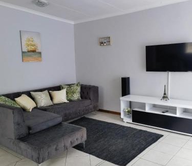 Kempton Park Apartamento | Studio47 on Concourse