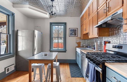Carver Casa | Stuga House: A historic Carver cottage right on hiking and biking trails