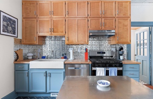 Carver Casa | Stuga House: A historic Carver cottage right on hiking and biking trails