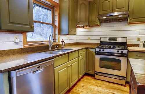 Valois Casa | Stugan Seneca Lake House: Lake Front Retreat + Minutes from Wineries!
