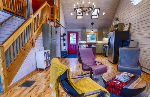 Valois Casa | Stugan Seneca Lake House: Lake Front Retreat + Minutes from Wineries!