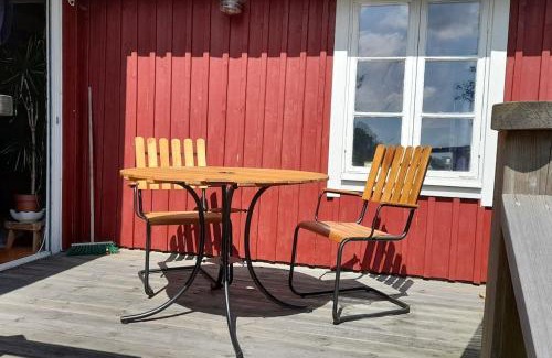 Ljungbyhed Casa | Stugan Ugglebo med campingdusch och utedass