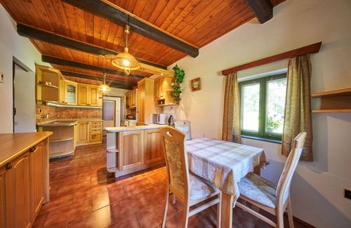 Jivka Villa | Estupenda casa de vacaciones privada para 21 personas con WIFI, TV, patio y aparcamiento