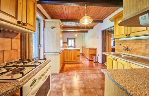 Jivka Villa | Estupenda casa de vacaciones privada para 21 personas con WIFI, TV, patio y aparcamiento
