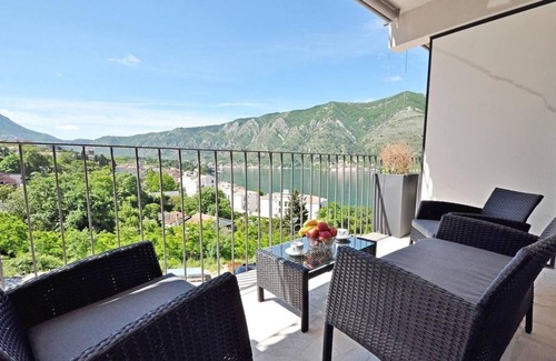 Dobrota Apartamento | Stunning 1-Bed Apartment in Kotor