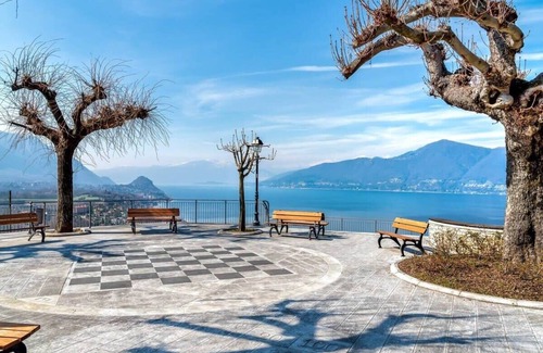 Brezzo di Bedero Apartamento | Stunning 1 bed apartment. Lake view. Terrace. Walk to restaurant. WIFI