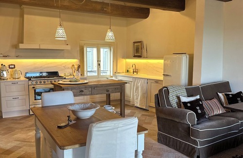Todi Apartamento | Stunning 1-Bedroom Penthouse with Panoramic Views, WiFi & AC in Enchanting Todi