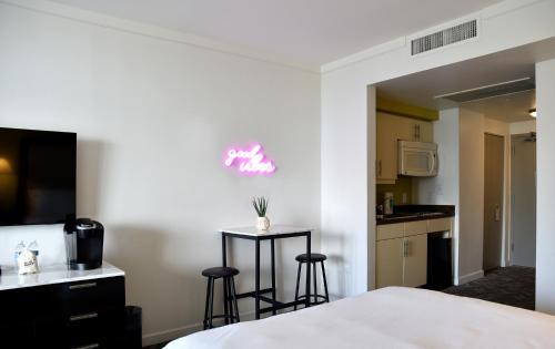 Coconut Grove Casa | Stunning 12th Floor Studio In The Heart Of Grove
