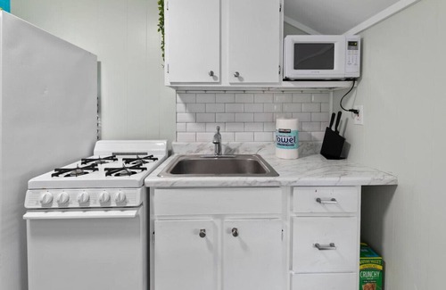 Wildwood Apartamento | Stunning 2 BDRM Retreat Steps from WW Beach