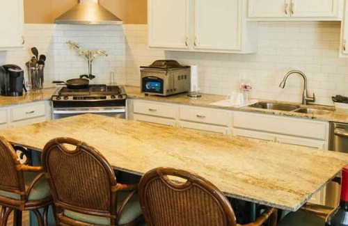 Grand Isle Condominio | Stunning 2 bed 2 bath condo with wrap around balcony overlooking the marina.