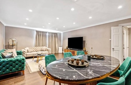Abingdon Apartamento | Stunning 2 bed 2 bath Flat Kensington/Earls Court with swimming pool and gym