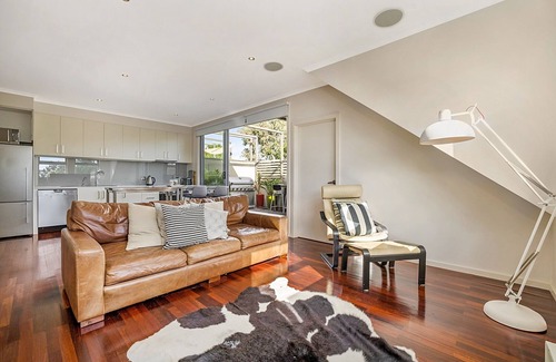 Northcote Apartamento | Stunning 2-Bed Unit with BBQ Patio near Dining