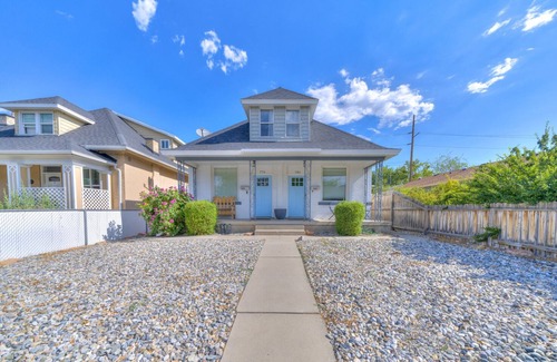 Sugar House Casa | Stunning 2-bedroom Sanctuary in Salt Lake City with AC, WiFi