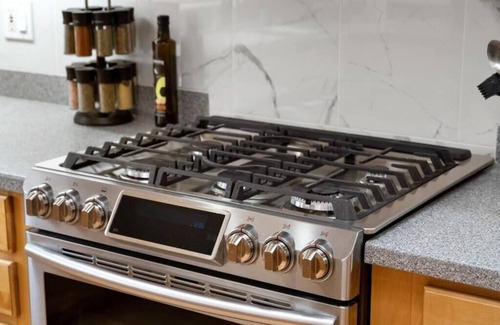 Daly City Casa | Stunning 2 Bedroom 1 Bath Home near BART